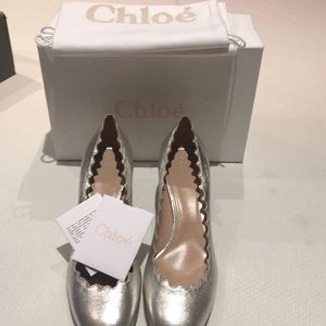Chloe metallic gold scalloped pumps